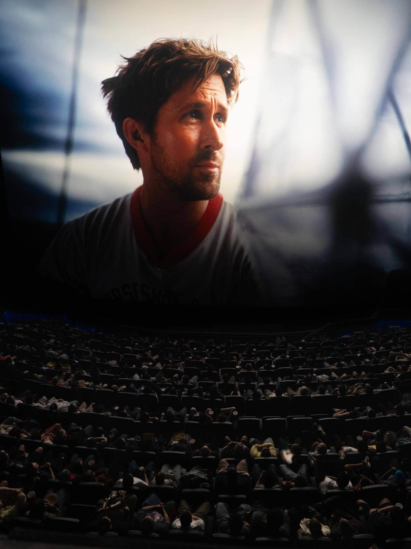 IMAX授权放映员Taylor Umphenour屏摄的《挽救计划》70mm胶片