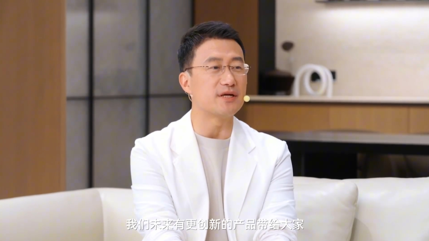 华子未来还有更创新的产品，先排除三折叠、阔折叠和折叠电脑，会是啥形态的产品呢。 