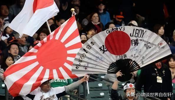 上海球迷会组织者范先生：
“我们90后这代人，基本上都是看日本动漫《足球小将》长