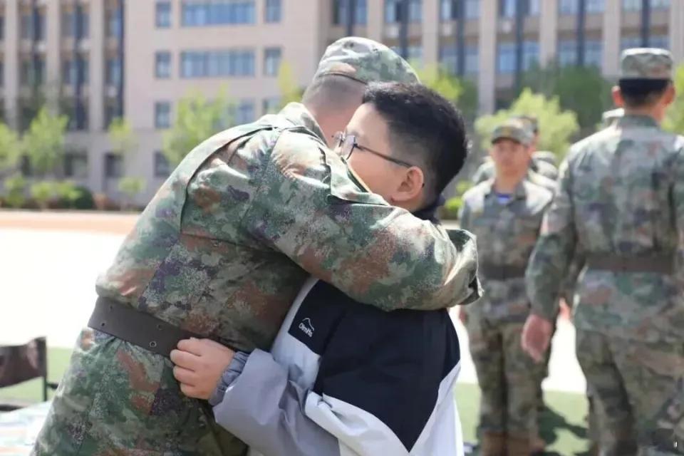 严惩！王某行为恶劣、违背公序良俗，对二人生活造成严重影响，已对王某处以行政处罚。