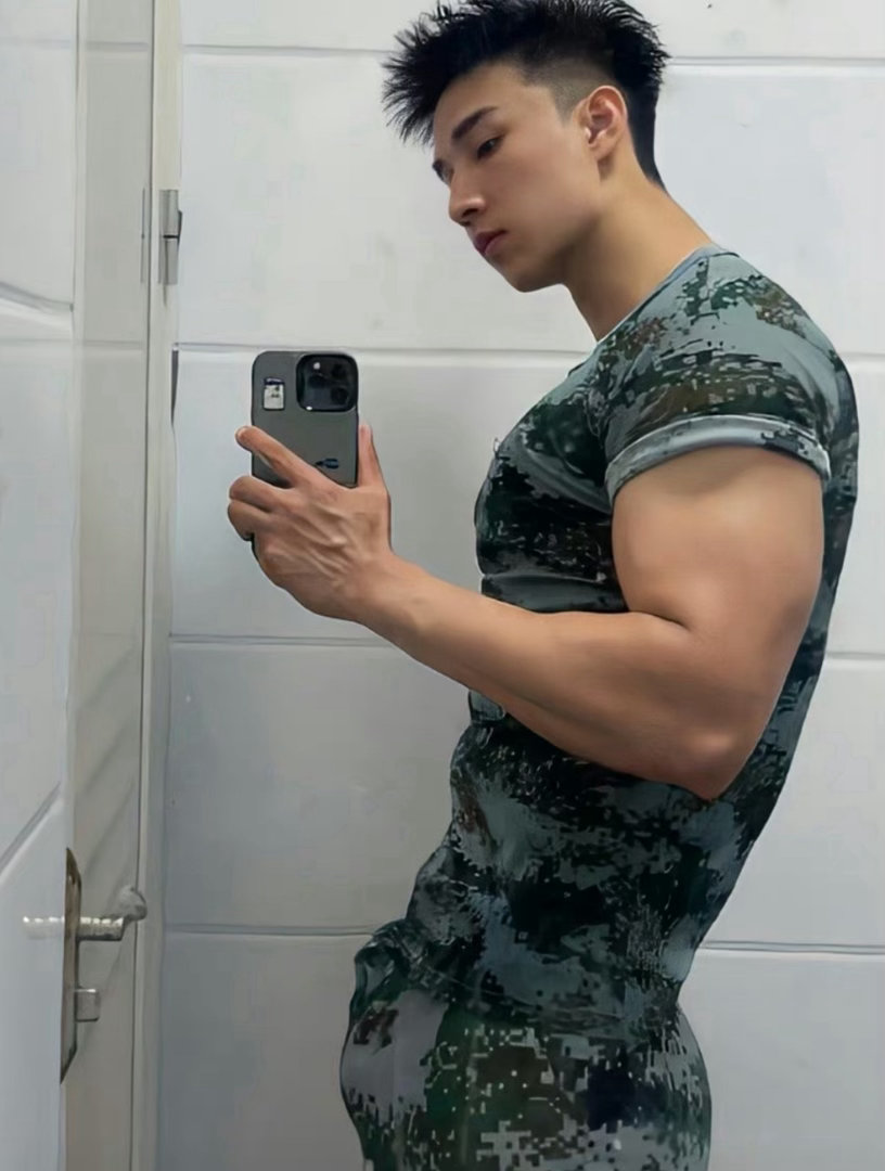 来自大二学生的自拍照 