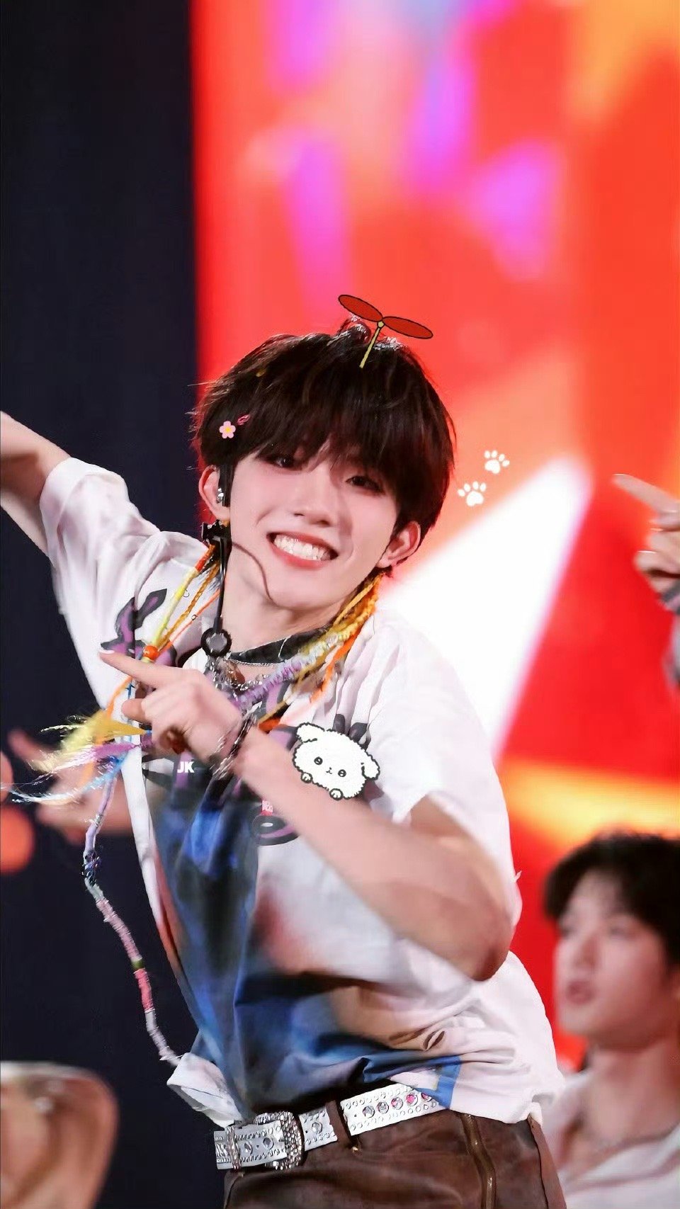 0000世界很大，风景很美，机会很多，人生很短，不要蜷缩在一小块阴影里!要经常问