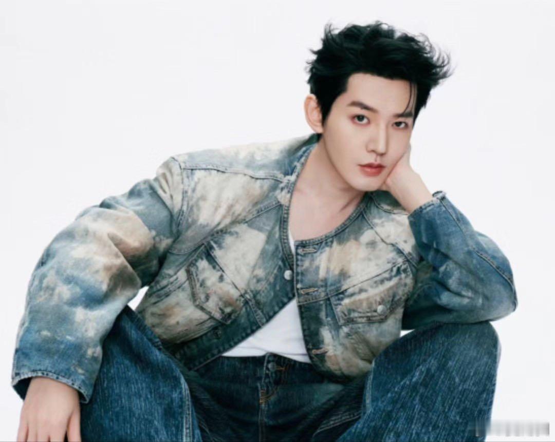 邓为[超话]时尚这方面邓为有话说！记得那时，我说我像风，因遇见了你，而决定盘桓在