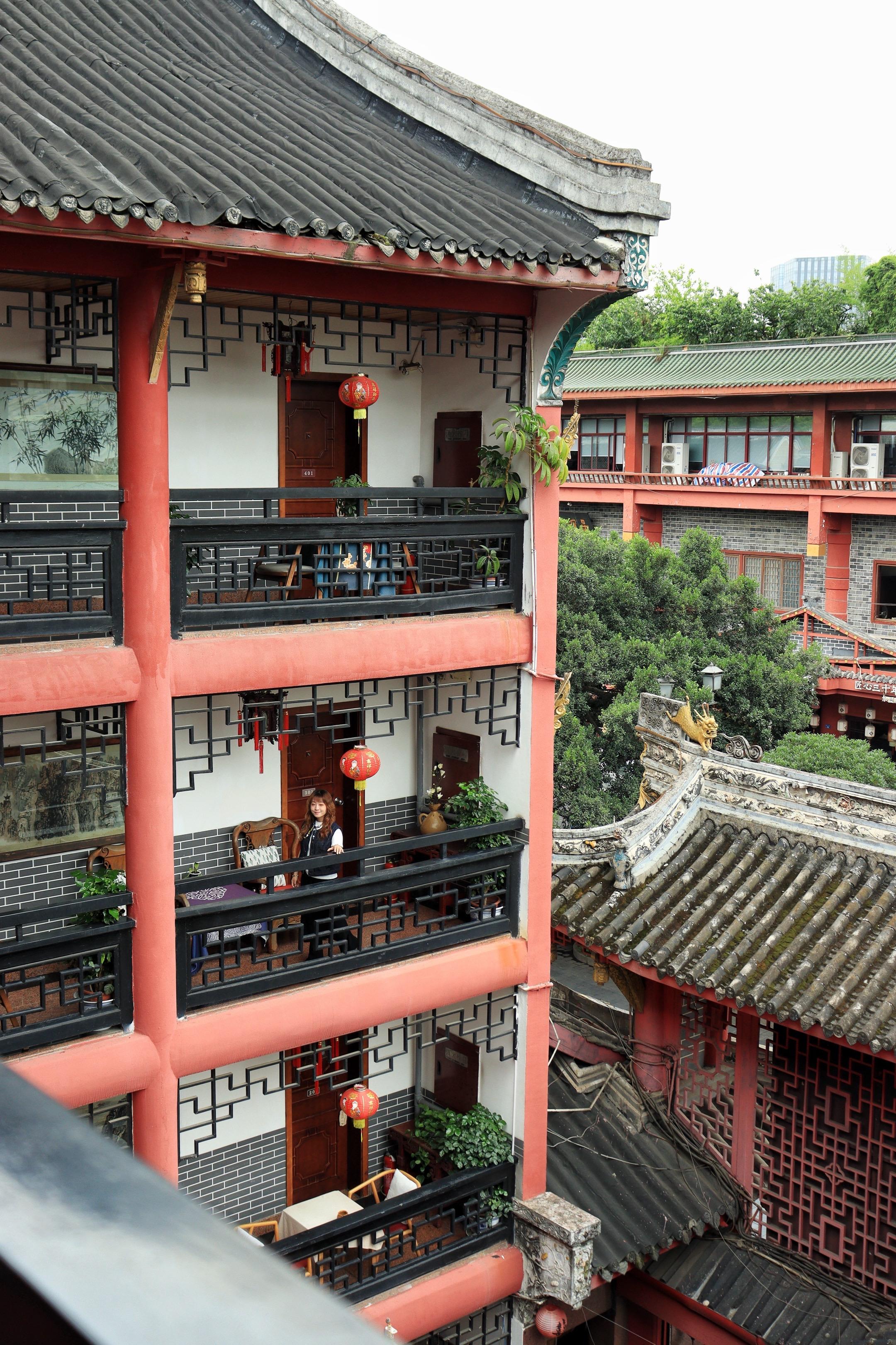 成都⛩️300+住进中式美学酒店。次成都之行，选了一家很有特色的酒店...