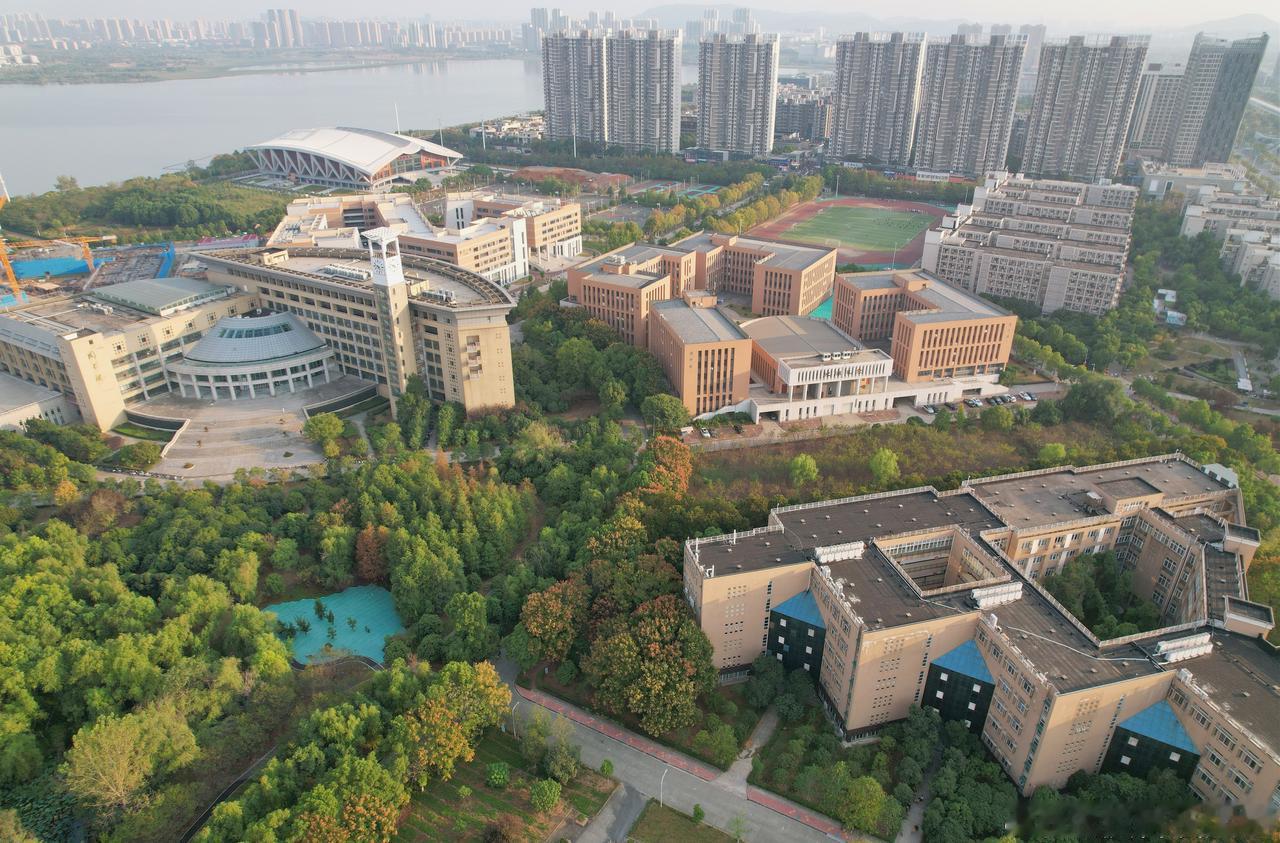 “江东子弟多才俊，卷土重来未可知。”
早上好呀WUSTer
（图源：新媒体中心）