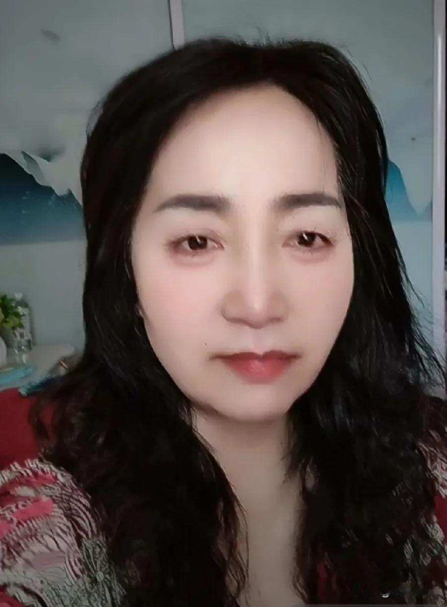 儿子结婚了，53岁王阿姨相亲找老伴，有两位大爷看中了她，在选择时阿姨却犯难了。
