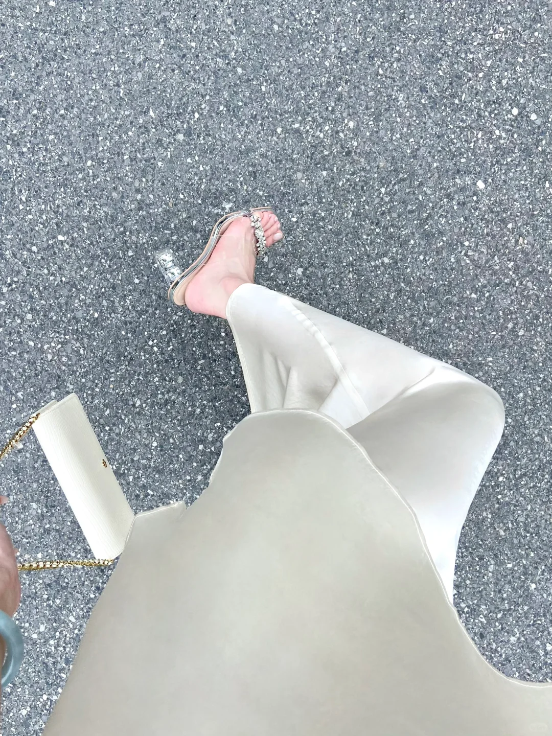 关于我月入5000穿一身白被领导问话。。。😰