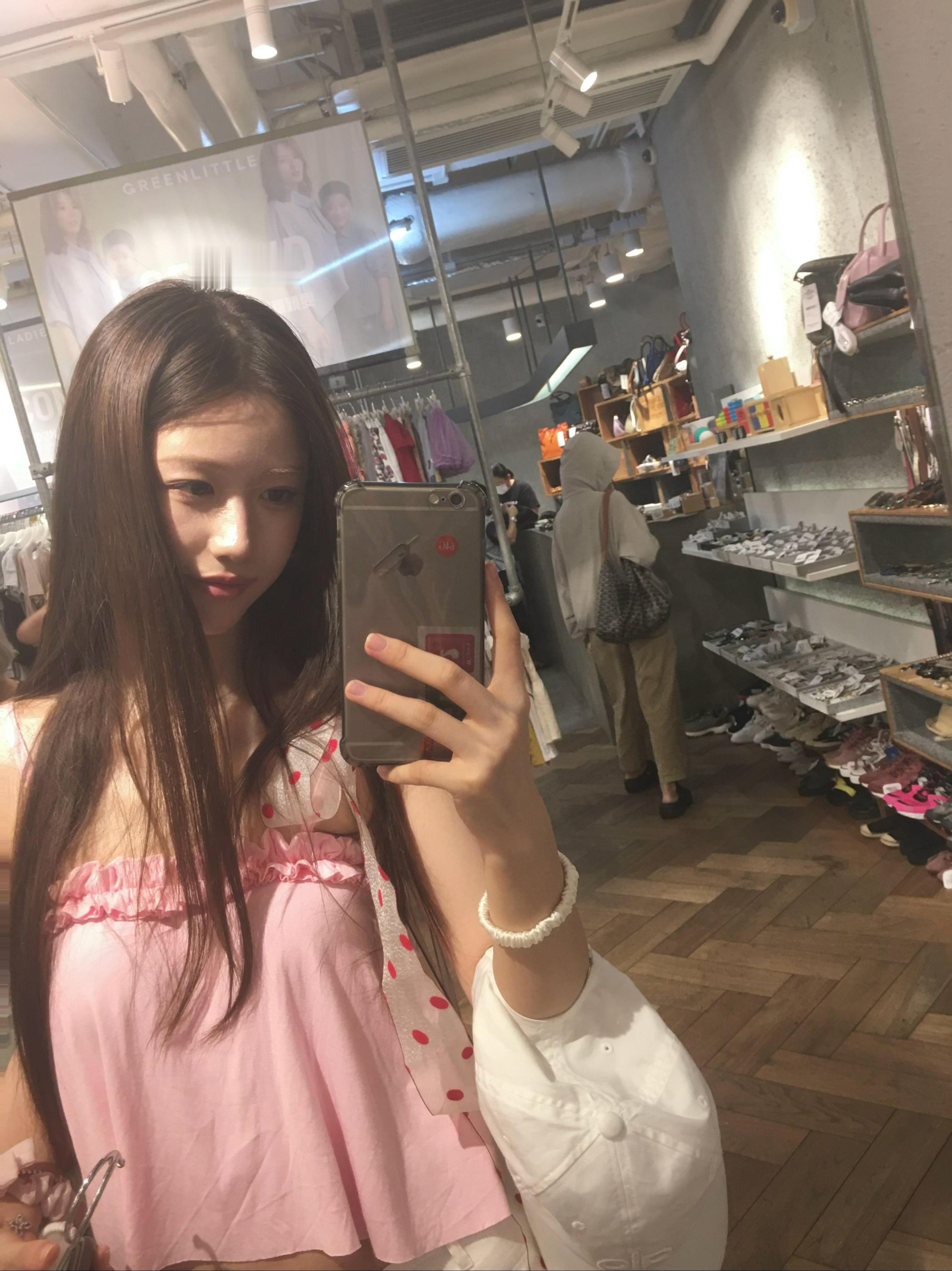 在这个镜子前狂拍了八百张谢谢 