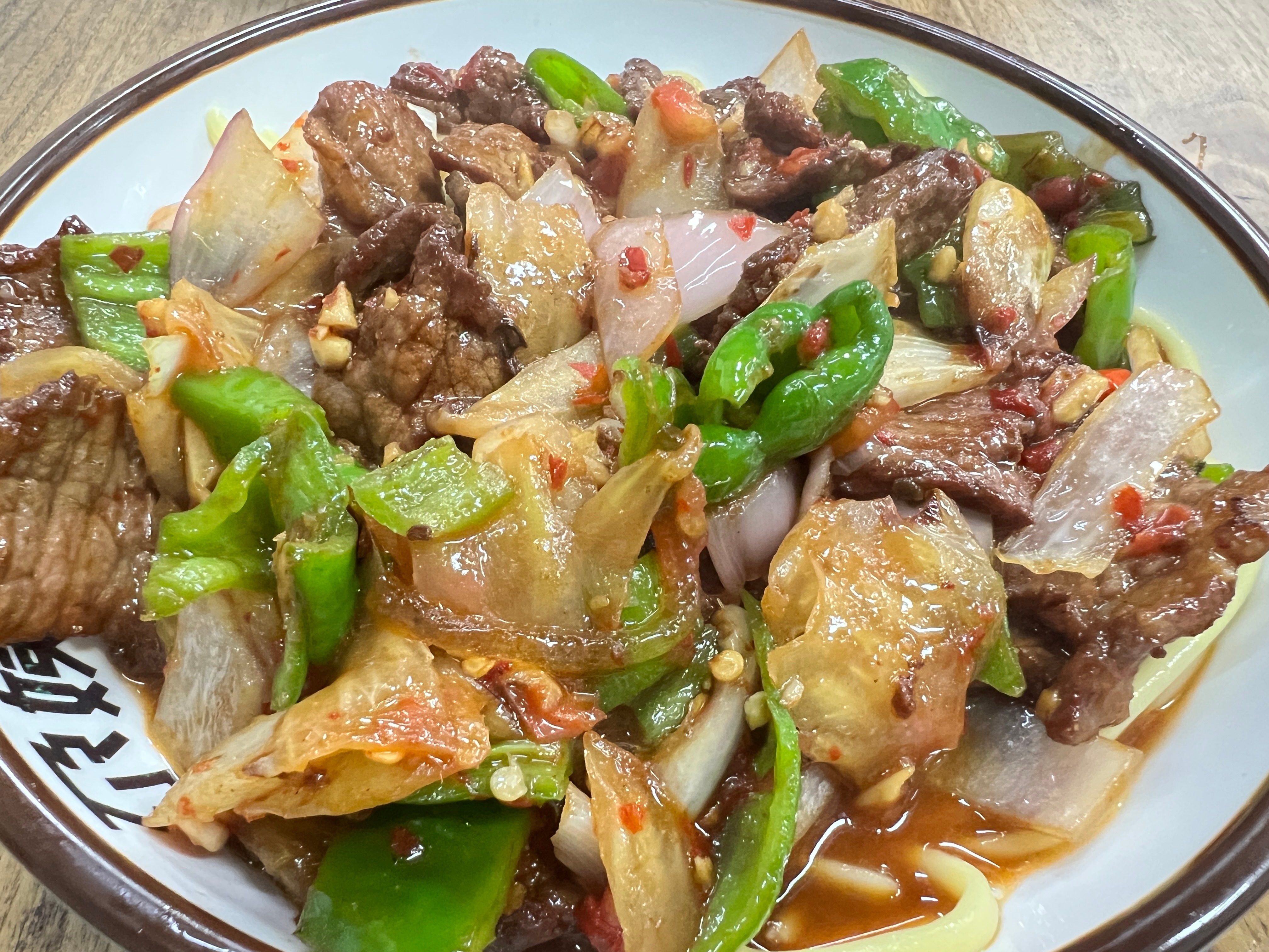 除了工作就是吃，至今没抽出时间迈出城区一步😇给你 我眼中的世界