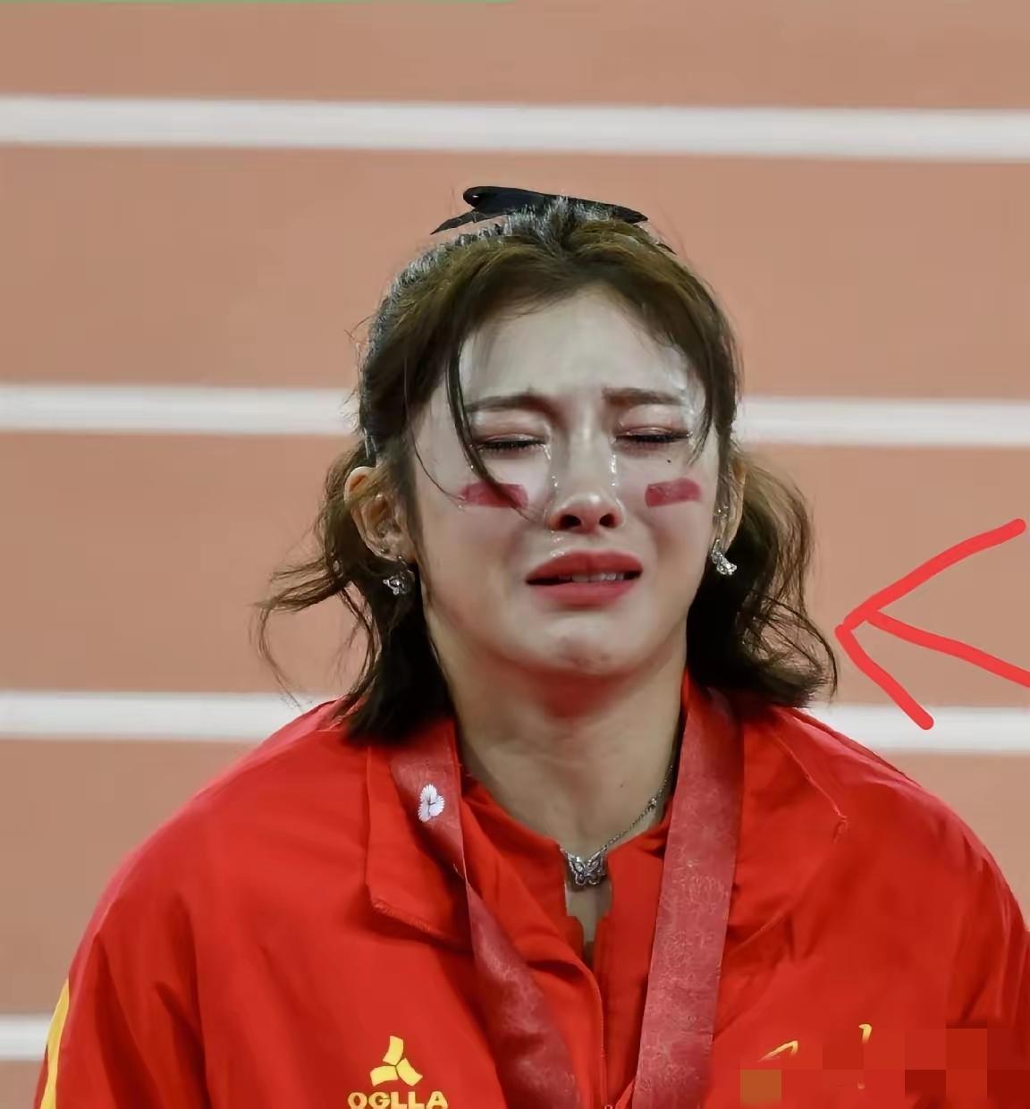 吴艳妮实在不行
我劝你还是退役了吧
不是我不相信你都28岁了还能夺冠，而是我真的