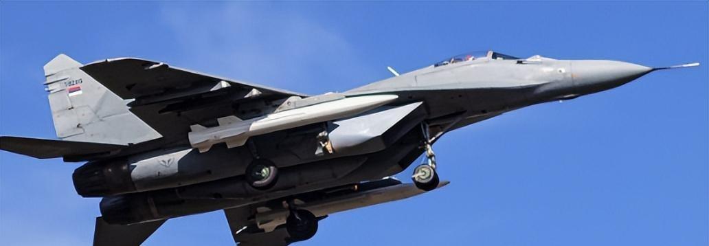 12 日，塞尔维亚总统武契奇通过国家电视台直播官宣：塞空军正式列装中国制造的 C