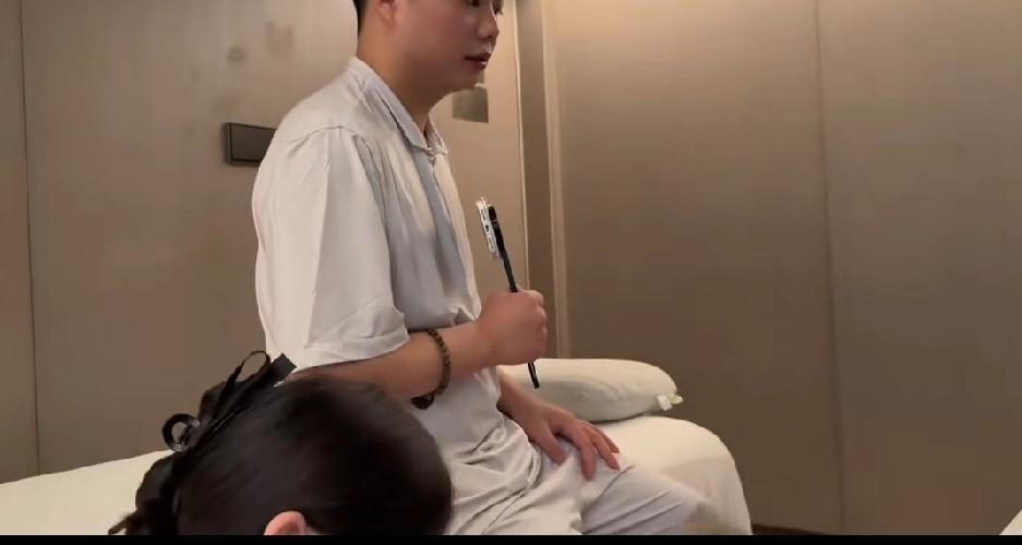 男子花1988元体验高端舒悦式按摩和花10元去搓澡，他说内心就像被暴击一样以后自