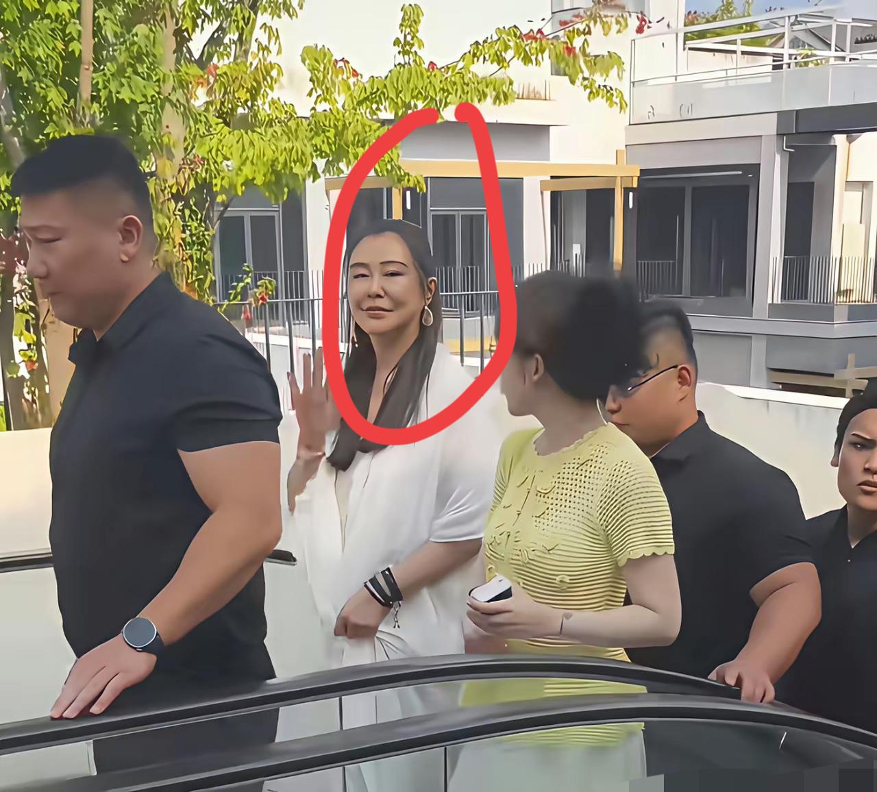 曾经的女神如今也老了