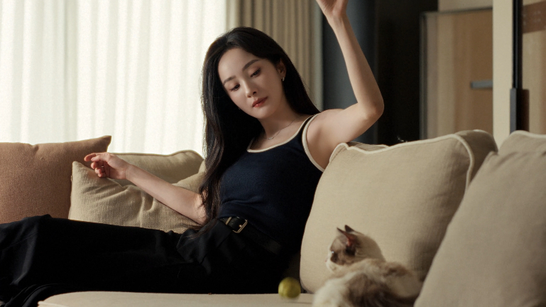 杨幂聊她的全修关系 杨幂聊全修，把生活看成一直在走，成长就是不断长出新样子。日常