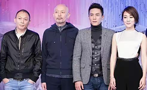 这四位当中，看出来了葛优，杜淳，其他两位是谁？尤其是右边这位美女，身姿挺拔，白皙