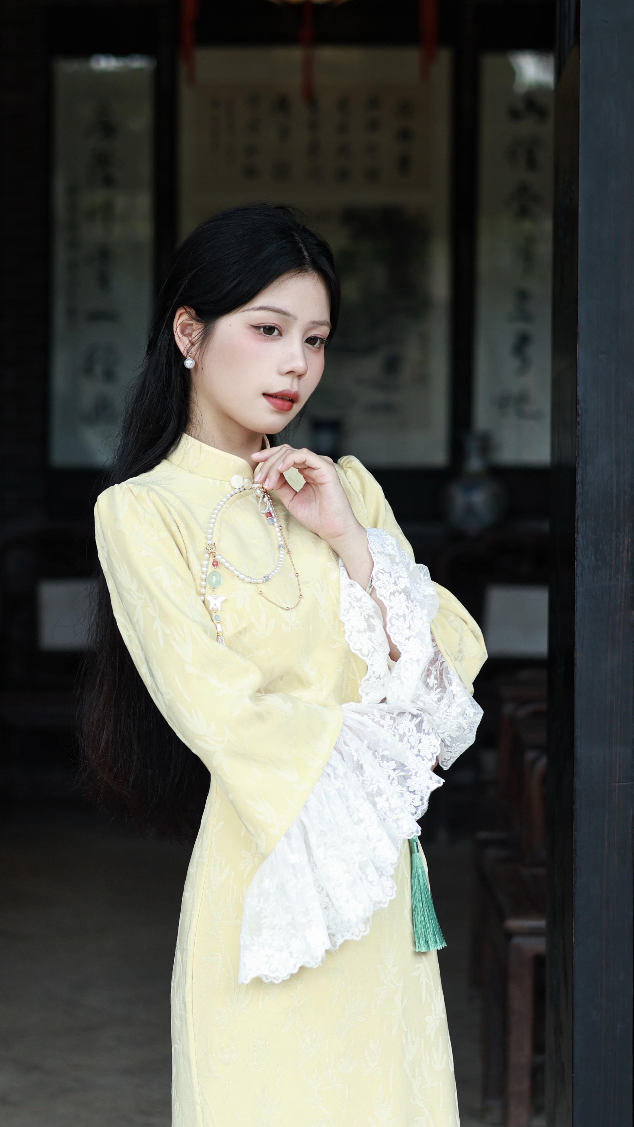 “旧地你未出现过 我也千次万次捉”