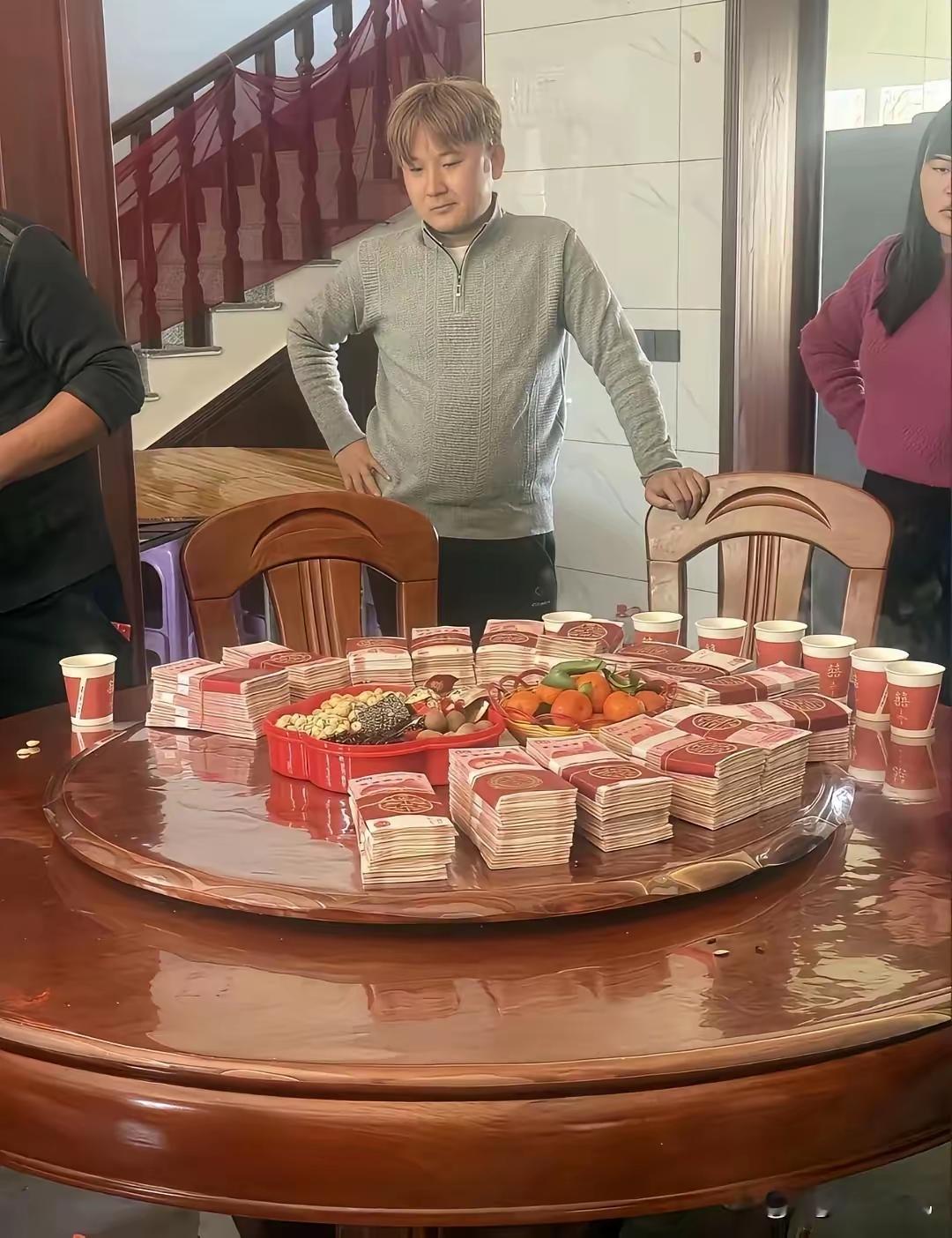 估计一部分是借的，要不然不是这眼神[灵光一闪]