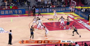 焦泊乔暴扣，崔永熙拉拉队当得很兴奋，这流量有些尴尬

焦泊乔球权不如王少杰和王洪