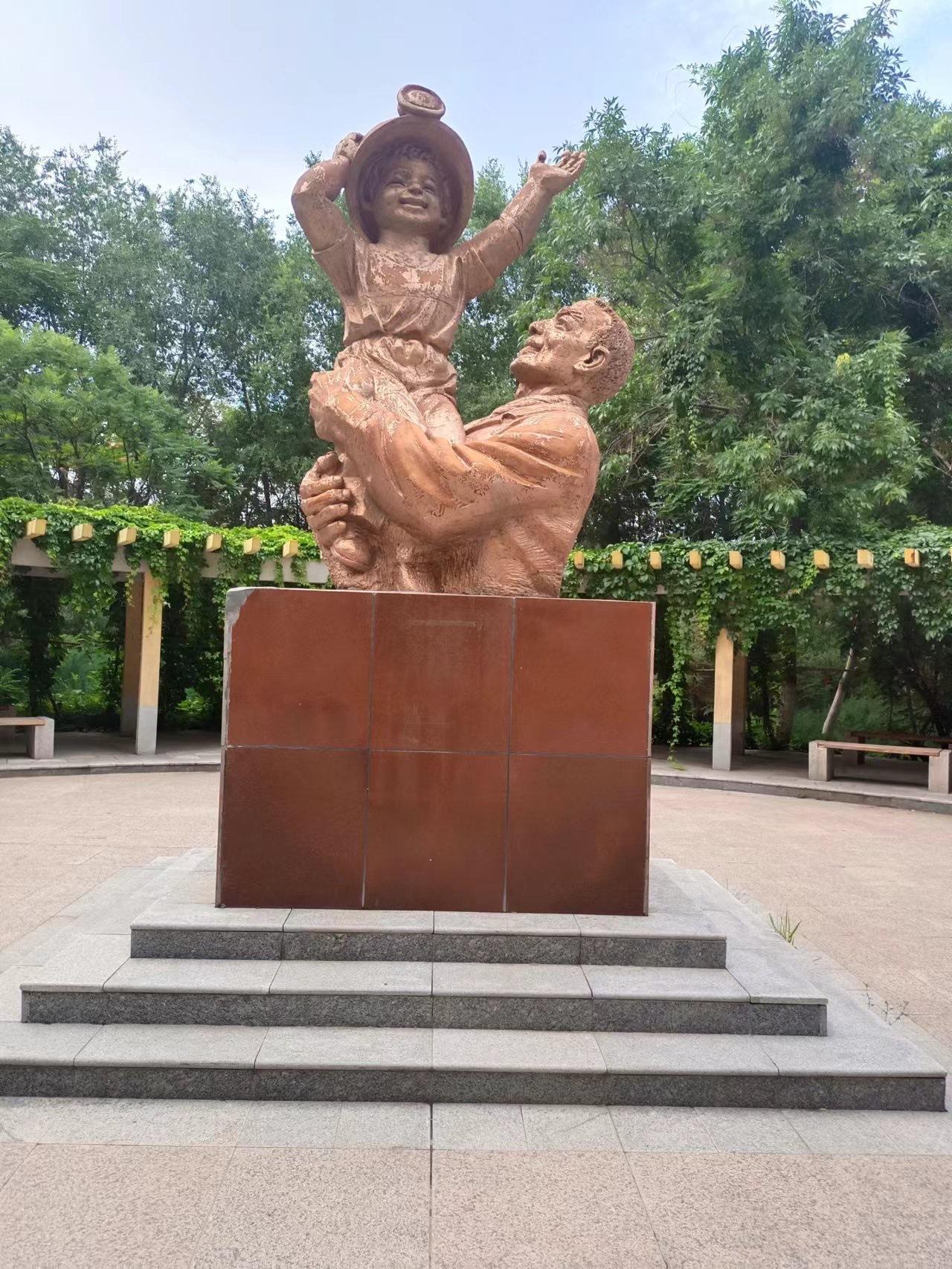 陕西老乡：让我们一起保护贾平凹好吗？

贾平凹是陕西文坛一面旗帜，他在当代文学创