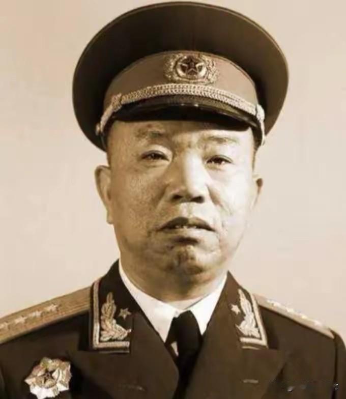 1952年王树声北京逛杂货铺，一眼认出售货员：这是我当年亲手养的白眼狼
 
19