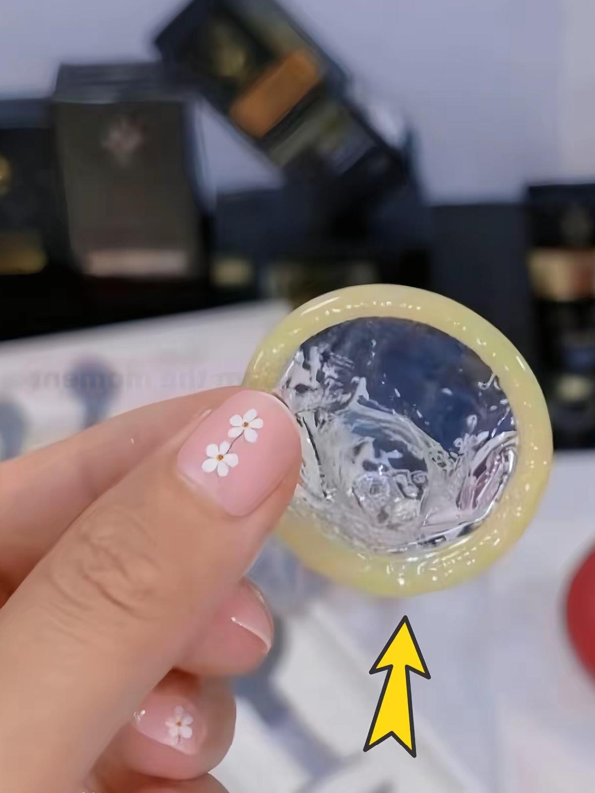 这下全国人都认识了
上面滑溜溜的是什么油呀？
注意啦！安全套上滑溜溜的东西不是油