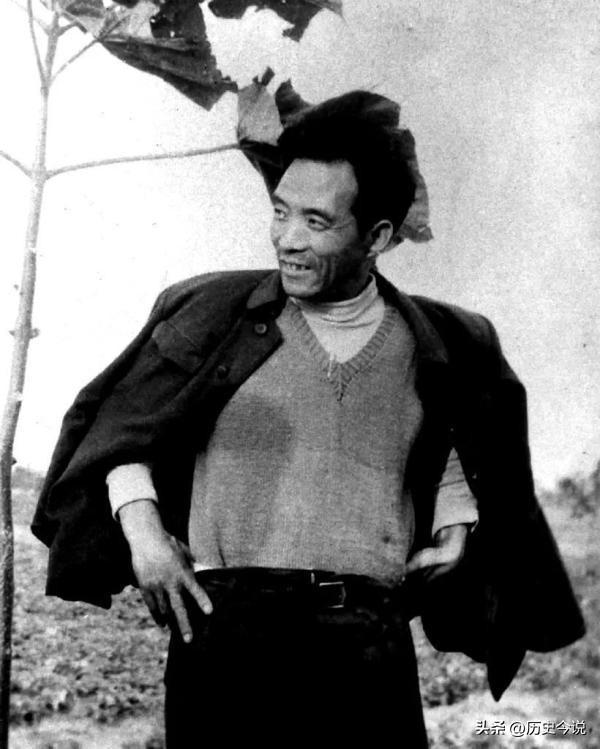 1958年，满身泥巴的县委书记登毛主席专列，主席一问藏满为民初心
 
阅读此文前