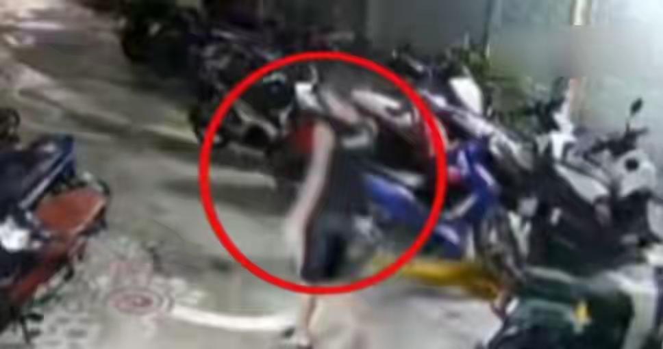 这几天围绕泰国泼水节的乱象报道明显多了，并且形成了一个又一个网络热搜，好像说泰国