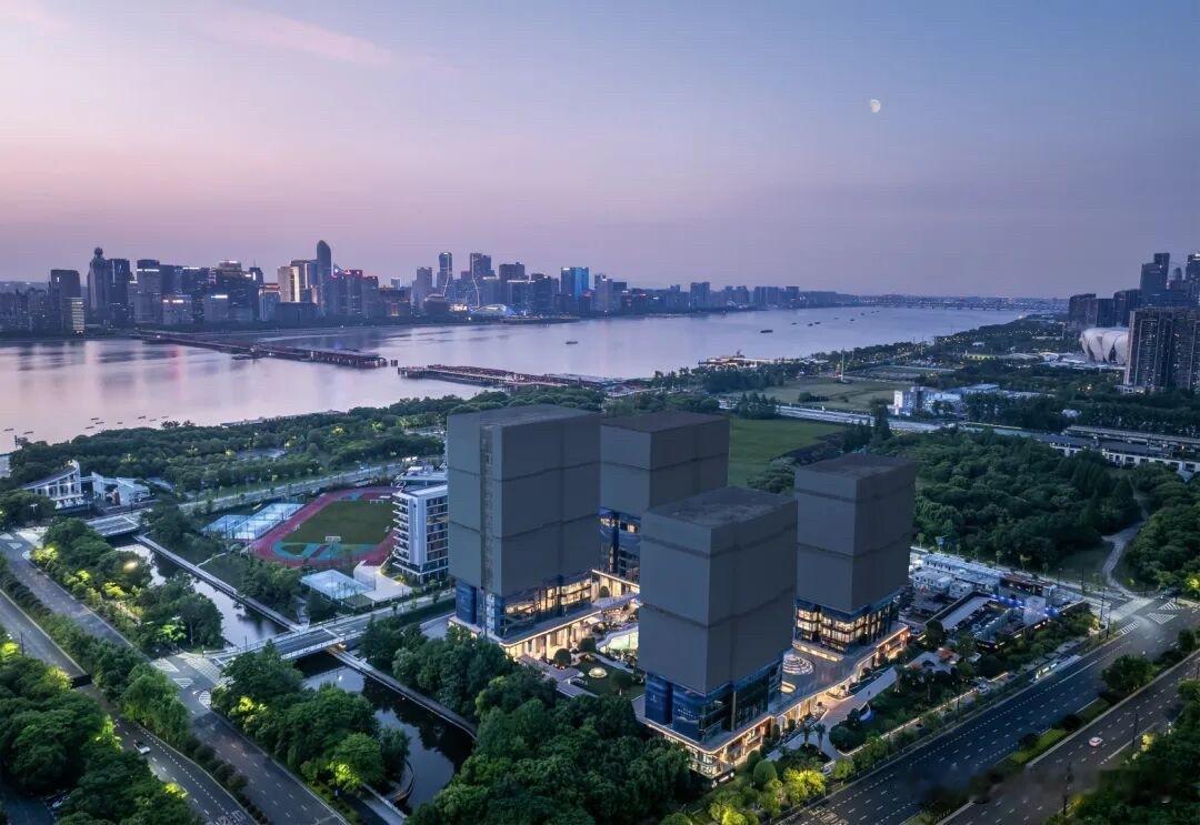 杭州有钱人真多！
望天际首开，三小时，66套房源售罄！
均价14.2万！平均每套