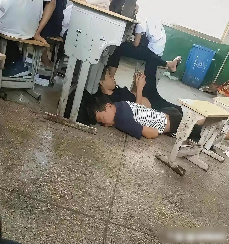 你那些初中成绩最差的小混混同学，最后都混得怎么样了？ ​​​