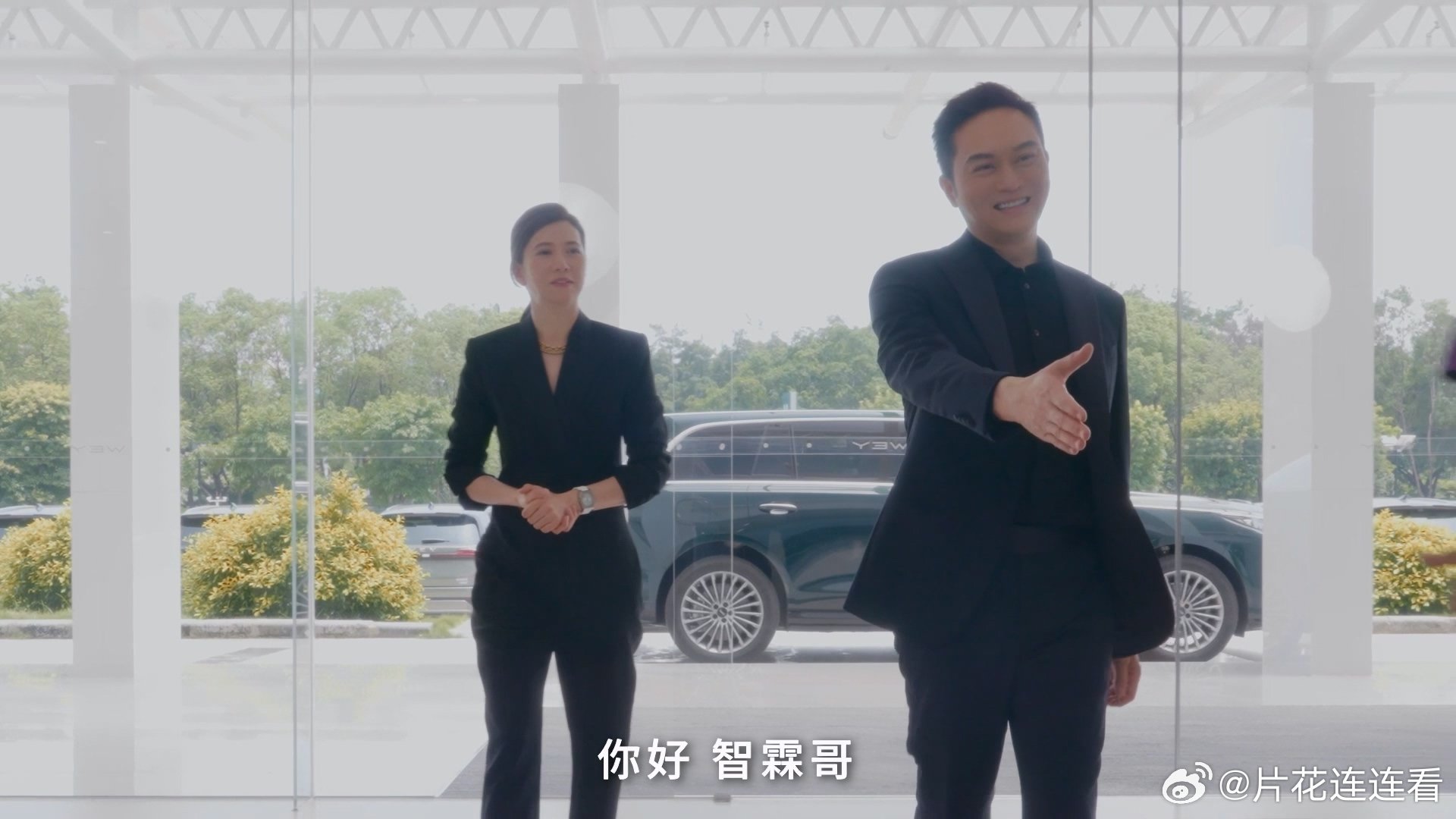 张智霖新歌意外提前剧透 出席活动的张智霖谈及演唱会相关准备，顺势放出一段新歌伴奏