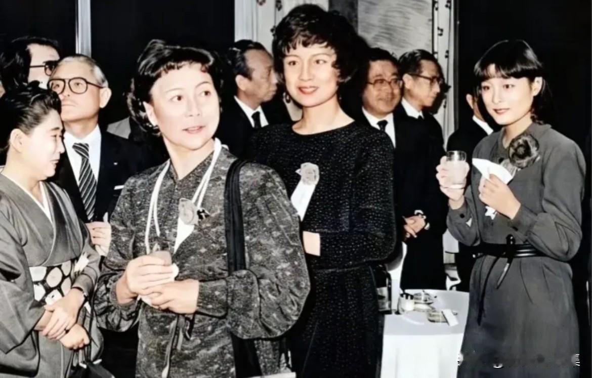 1979年，中日邦交正常化后中国电影代表团首次大规模访日，团员包括田华、张金玲、