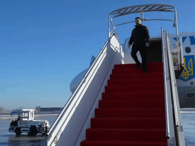 泽连斯基抵达法国巴黎并首先与马克龙会晤。

泽连斯基:“今天，我们将在此举行重要