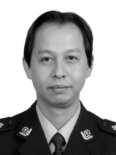 禁毒英烈陈荣刚，在执行缉毒任务时被一辆失控的轿车撞击，经抢救无效不幸牺牲，时年仅