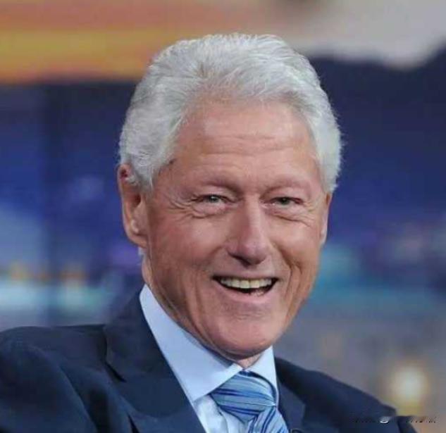 谁能想到？美国前总统克林顿最近公开爆料了一个震惊世界的历史细节：2000年他还在
