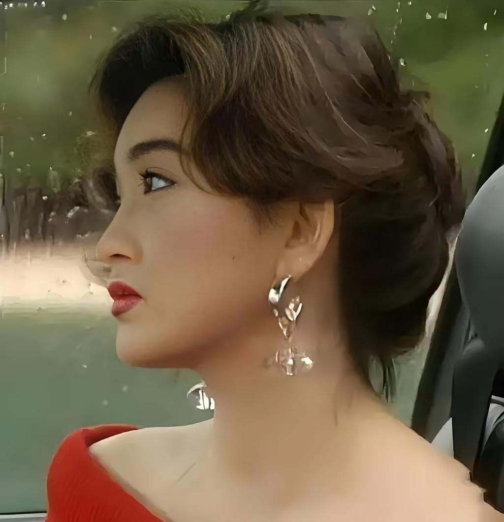 林青霞
张曼玉
米雪
温碧霞
戚美珍
依你们的审美
谁才是最美的哪位呢？