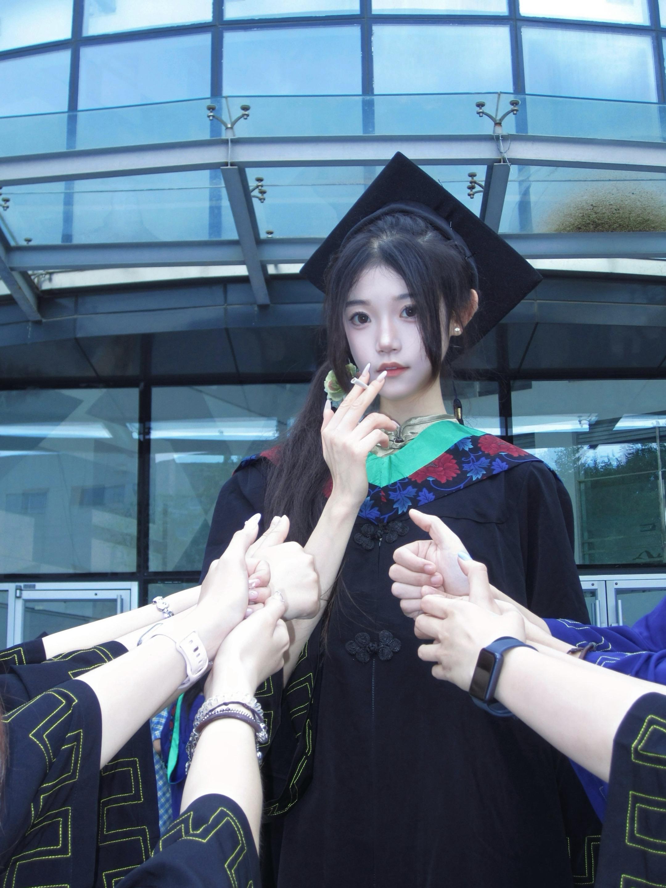 绿领一带 年薪百万❌                  下田种菜✅