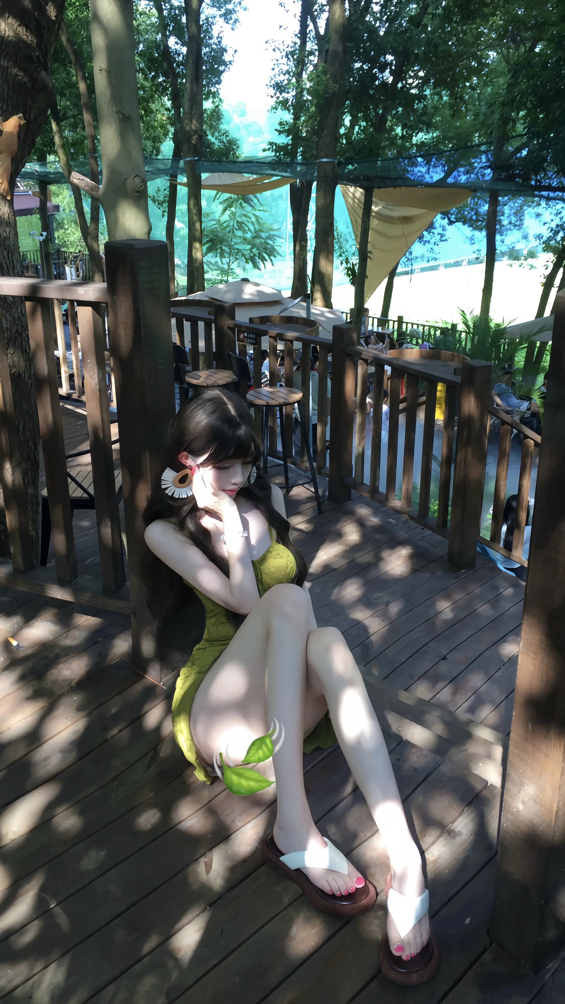 树阴下的光点。