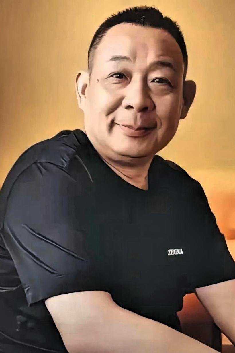 珠宝员工年薪超20万，到点强制闭店，胖东来到底想明白什么
同样是做珠宝生意，别家