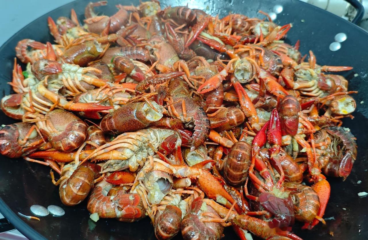 我问儿子，今天中午吃什么，难得休息，做顿好吃的犒劳犒劳一下自己。
儿子的一番话，