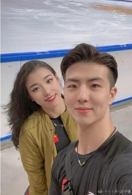 非常喜欢第一个镜头，最爱的马达引擎在重庆中国杯的舞台上表演滑达到了高峰，关注度极