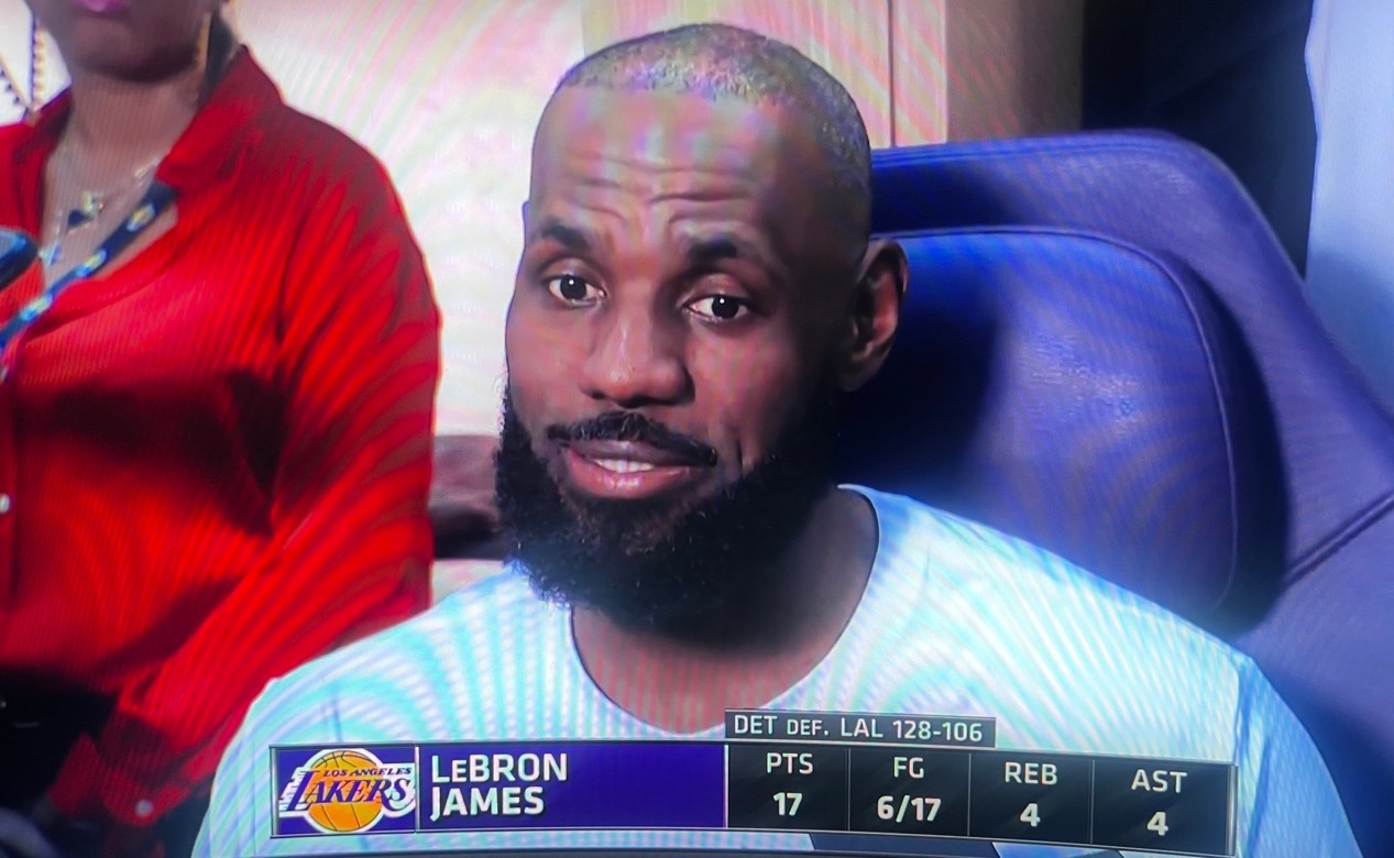 詹姆斯谈他会给18岁的自己什么建议：“我会给他很多很多建议。但我会说，永远要抓住