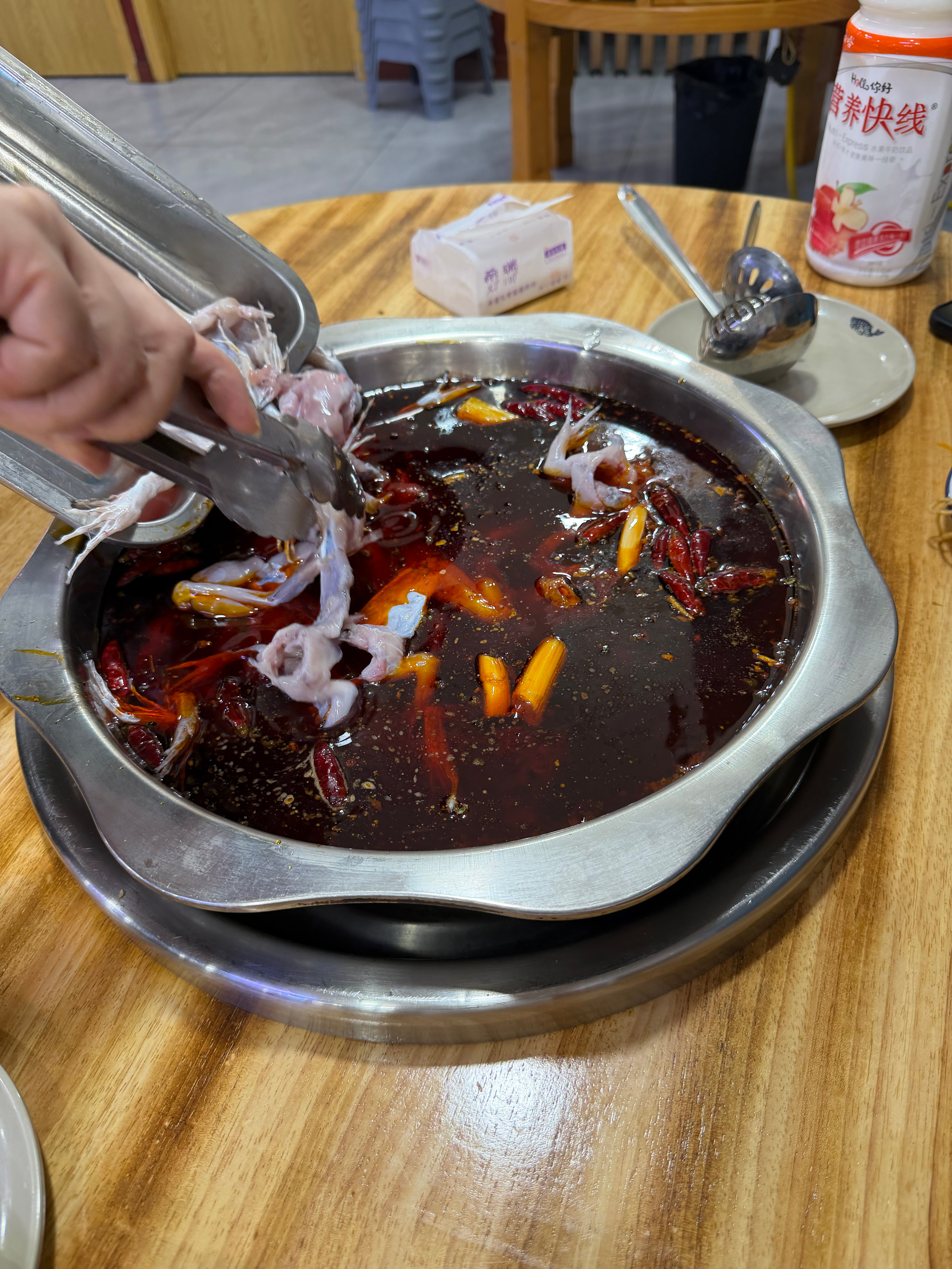 自助牛蛙火锅 39.9一个人吃到20只实在是吃不下估摸着我很久都不会再吃牛蛙