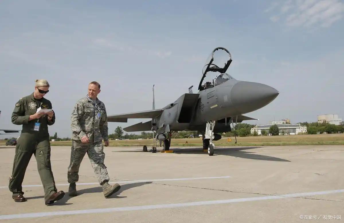 终于见血了！美国人做梦都想不到，这回不是死在敌人手里，而是栽在了“自己人”坑里。