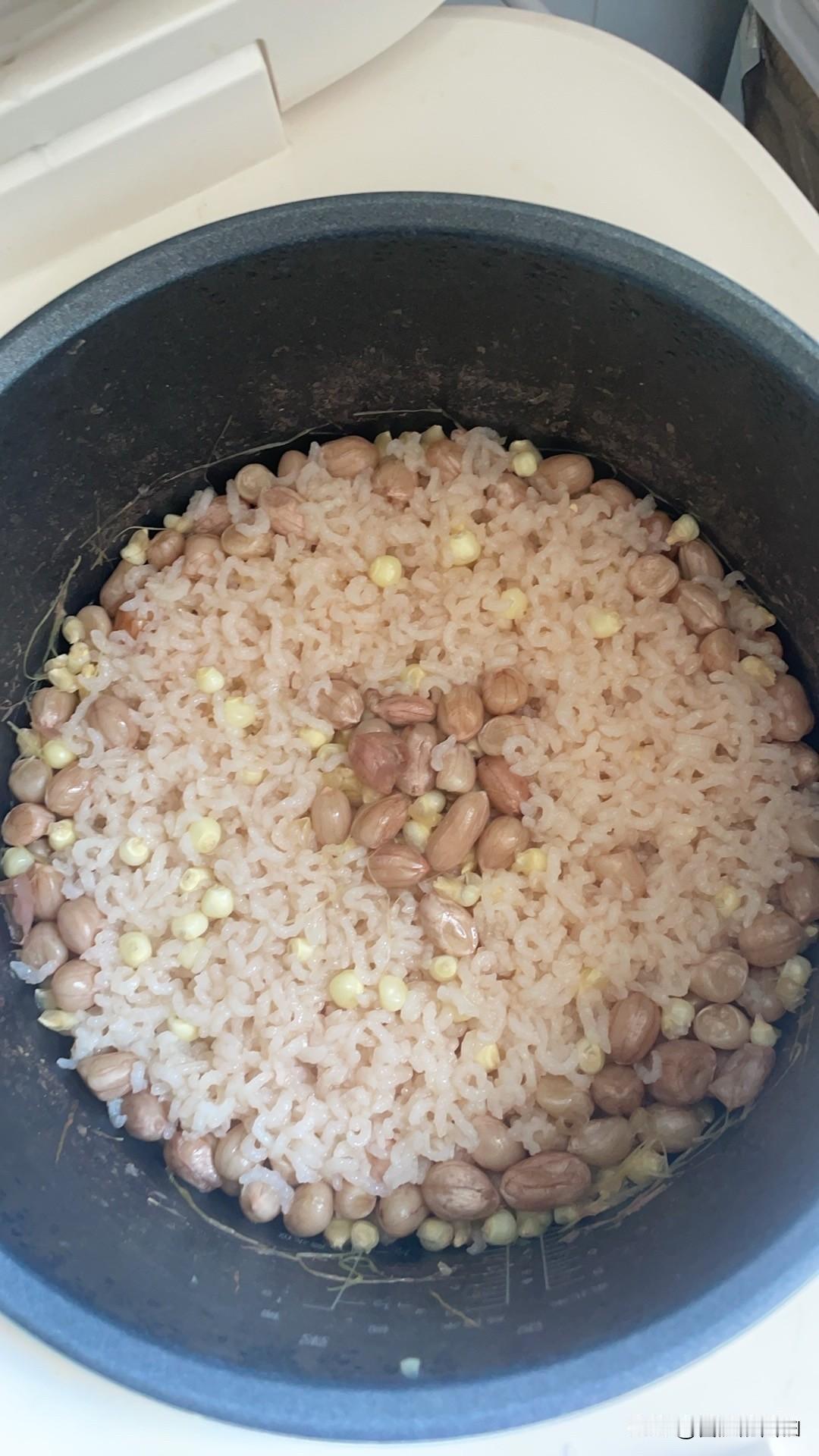 上学时，时间是以星期计的。每周五下午那种解放的快乐，真真切切。现在工作了，抬头是