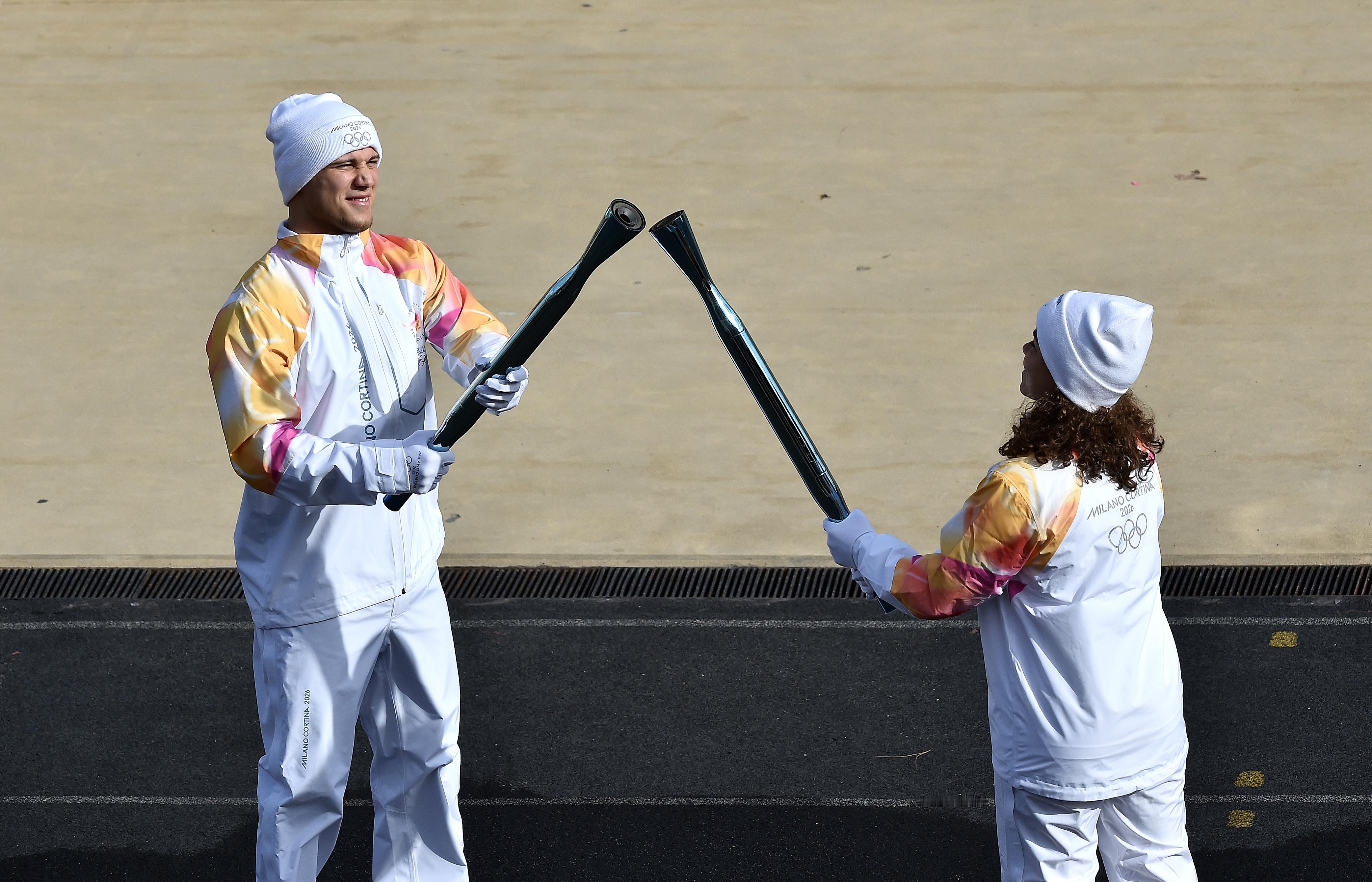 保总“喜提”冬奥圣火🔥巴黎奥运会双打金牌得主鲍里妮参与米兰冬奥会圣火交接仪式，