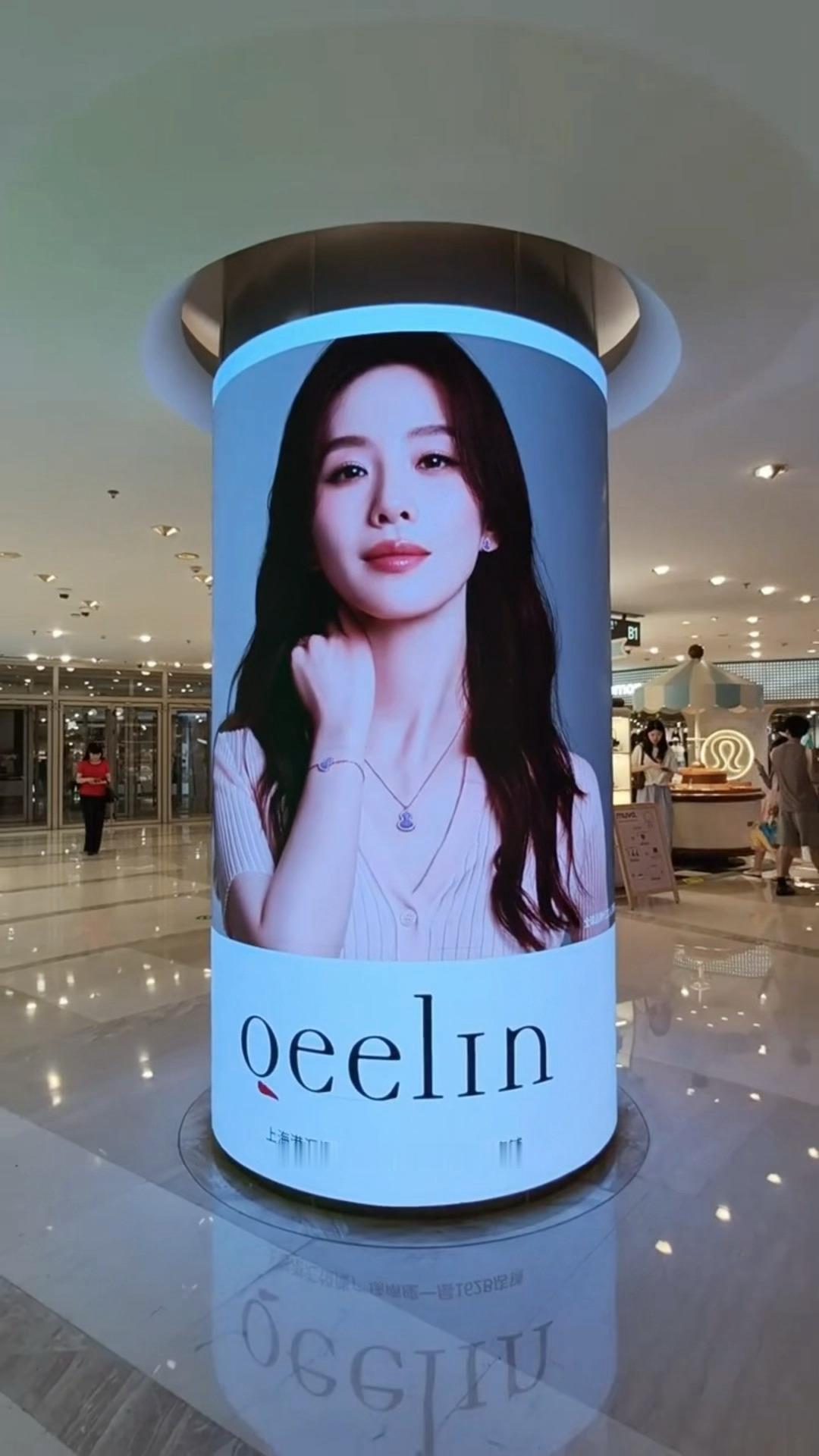刘诗诗美得好权威硬扛曲面屏