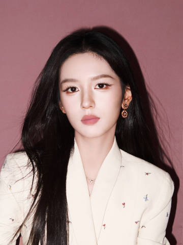 周也微博之夜第二套造型图，帅人一大跳，黑长直搭配干练裤装好飒！ 