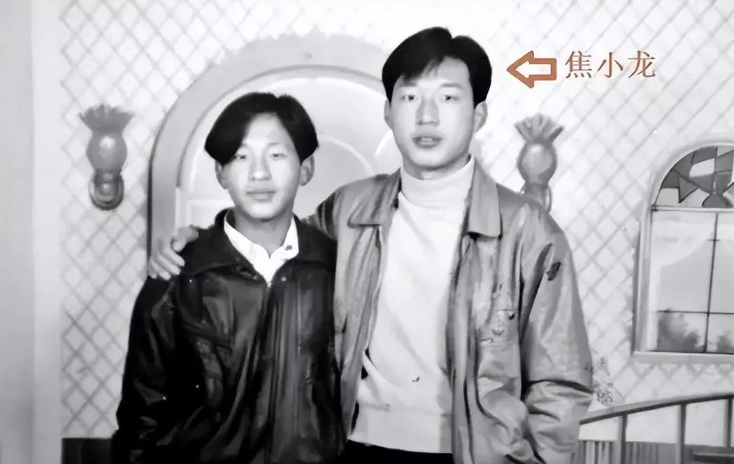 宋小宝的发型
以前应该很流行的。
大家说宋小宝这叫什么发型?