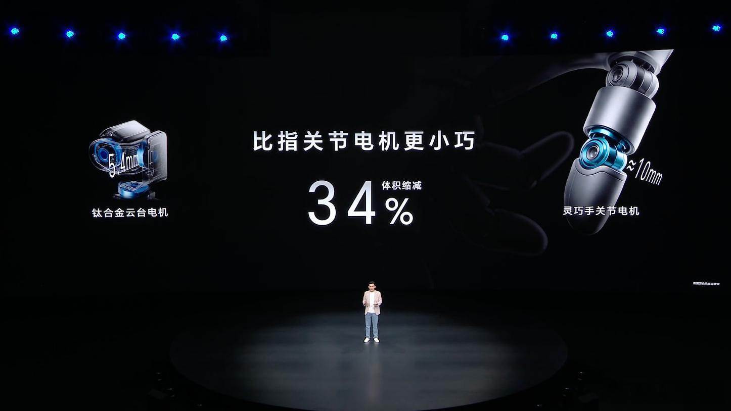 荣耀 Robot Phone 正式发布。这台手机此前已经预热了很长时间，所以基础