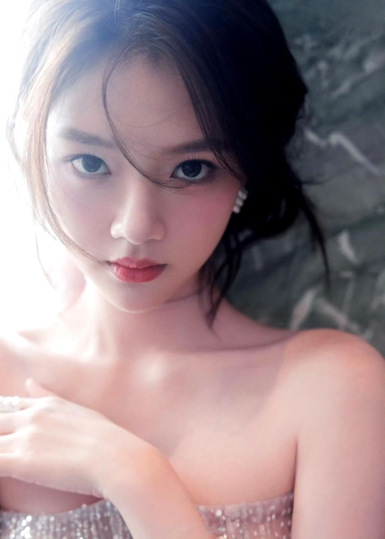 美出新高度，这眼神不说了 我醉了[爱慕]
#任敏# #说TA# #娱乐# #八卦